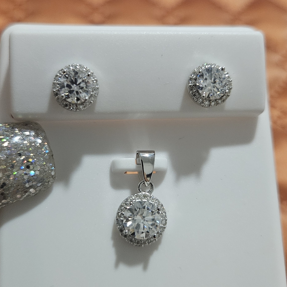 Beautiful 3ct Real Moissanite Halo Setting Earring & Pendant Set - Picture 3 of 5